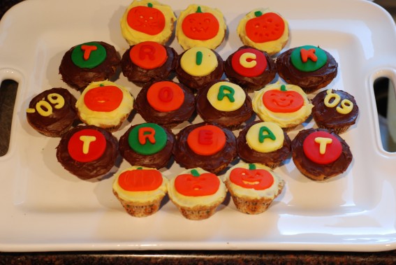 We love comments and enjoy sharing fun cupcake decorating ideas with our 